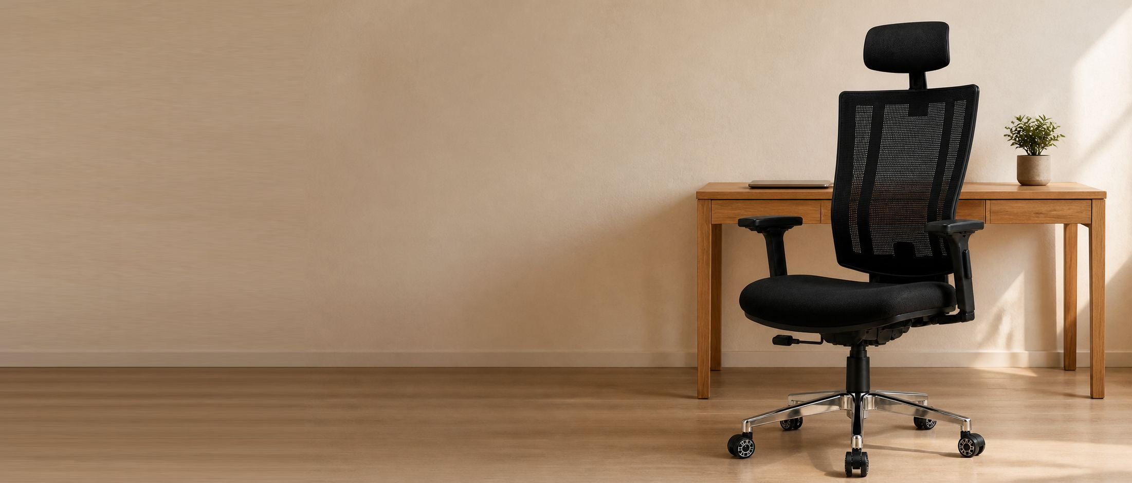 A Maktune Flex chair at an oak desk in a home office